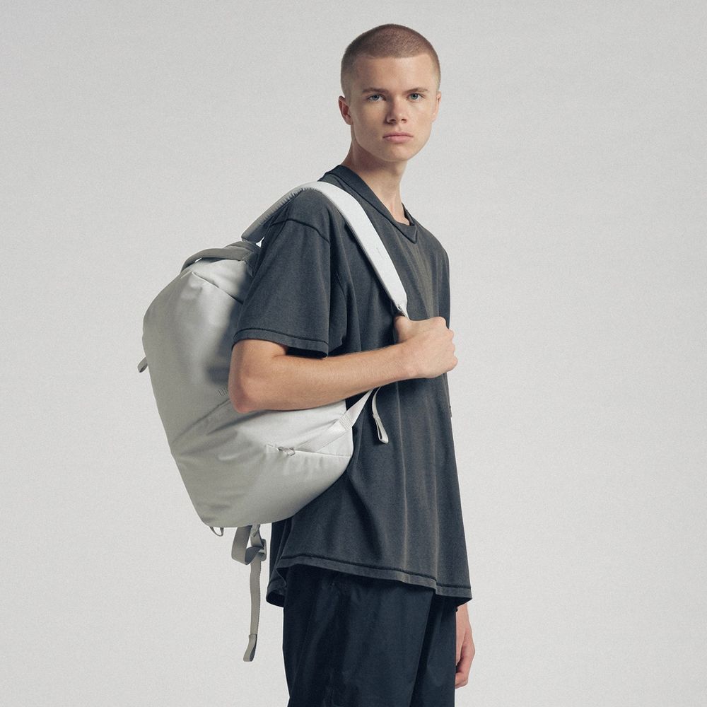 Urth Arkose 20L Backpack (Ash Grey) OUTLET