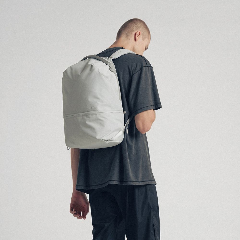 Urth Arkose 20L Backpack (Ash Grey) OUTLET