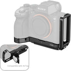 SmallRig 6034 Plaque de Montage en L avec Emplacement pour AirTag pour Sony Alpha 7 V / 7R V / 7 IV