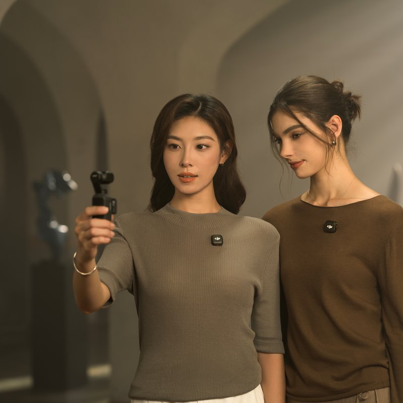 DJI Osmo Pocket 4 Creator Combo