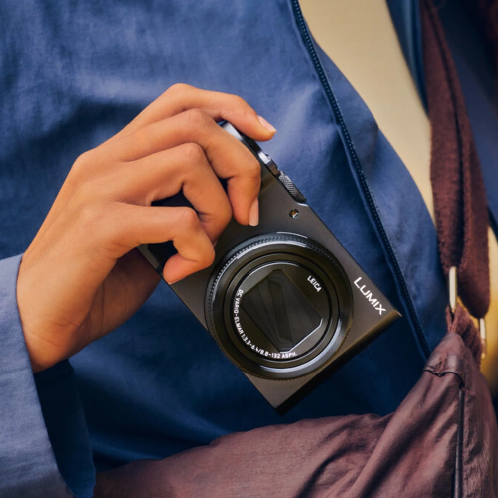 Panasonic Lumix DC-TZ300 - Noir + Lexar 64GB SDXC + Case Logic DCB-313