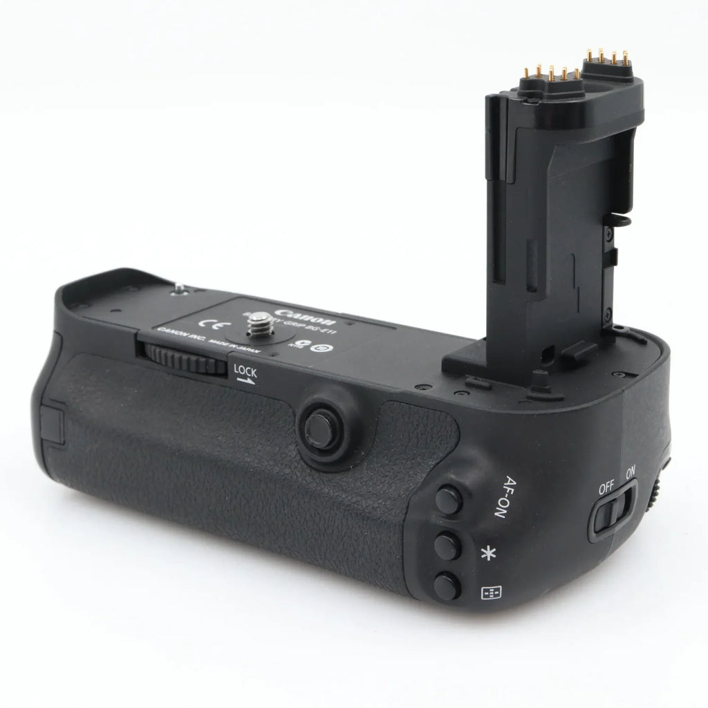 Canon BG-E11 batterygrip used