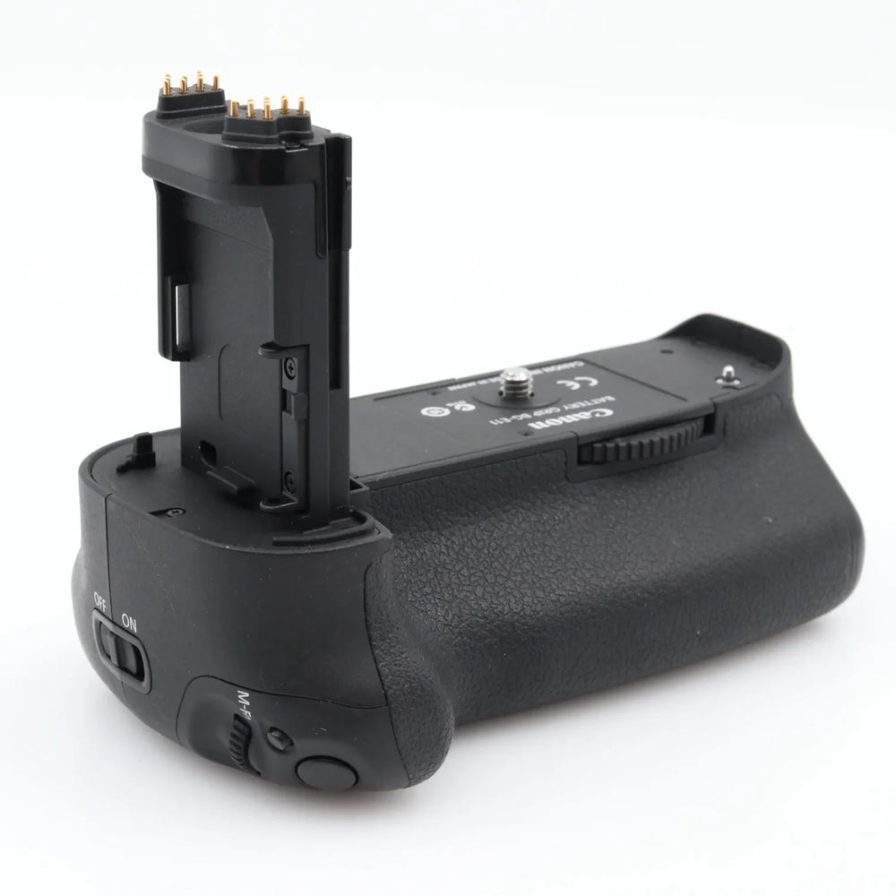 Canon BG-E11 batterygrip used