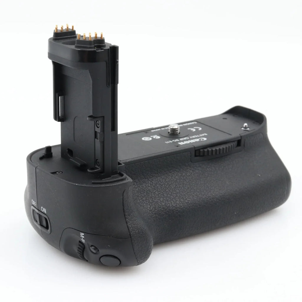 Canon BG-E11 batterygrip used