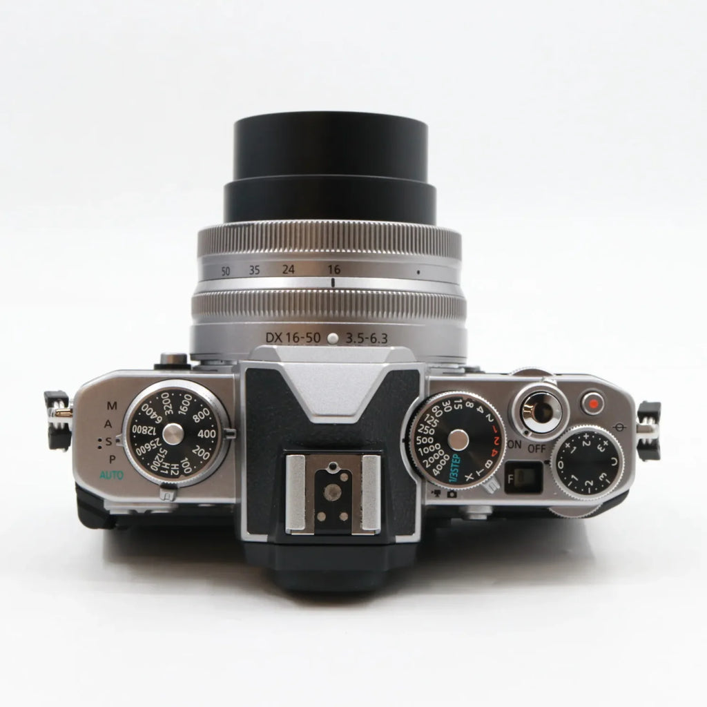 Nikon Z fc + Z DX 16-50mm f/3.5-6.3 VR silber gebraucht