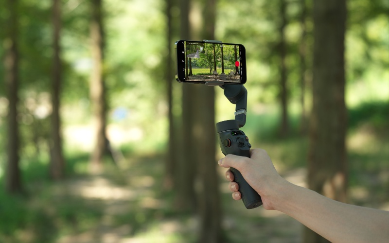 DJI Osmo Mobile hand